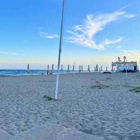 Sea Views Sanatori Beach, Barcelona Калафел Екстериор снимка