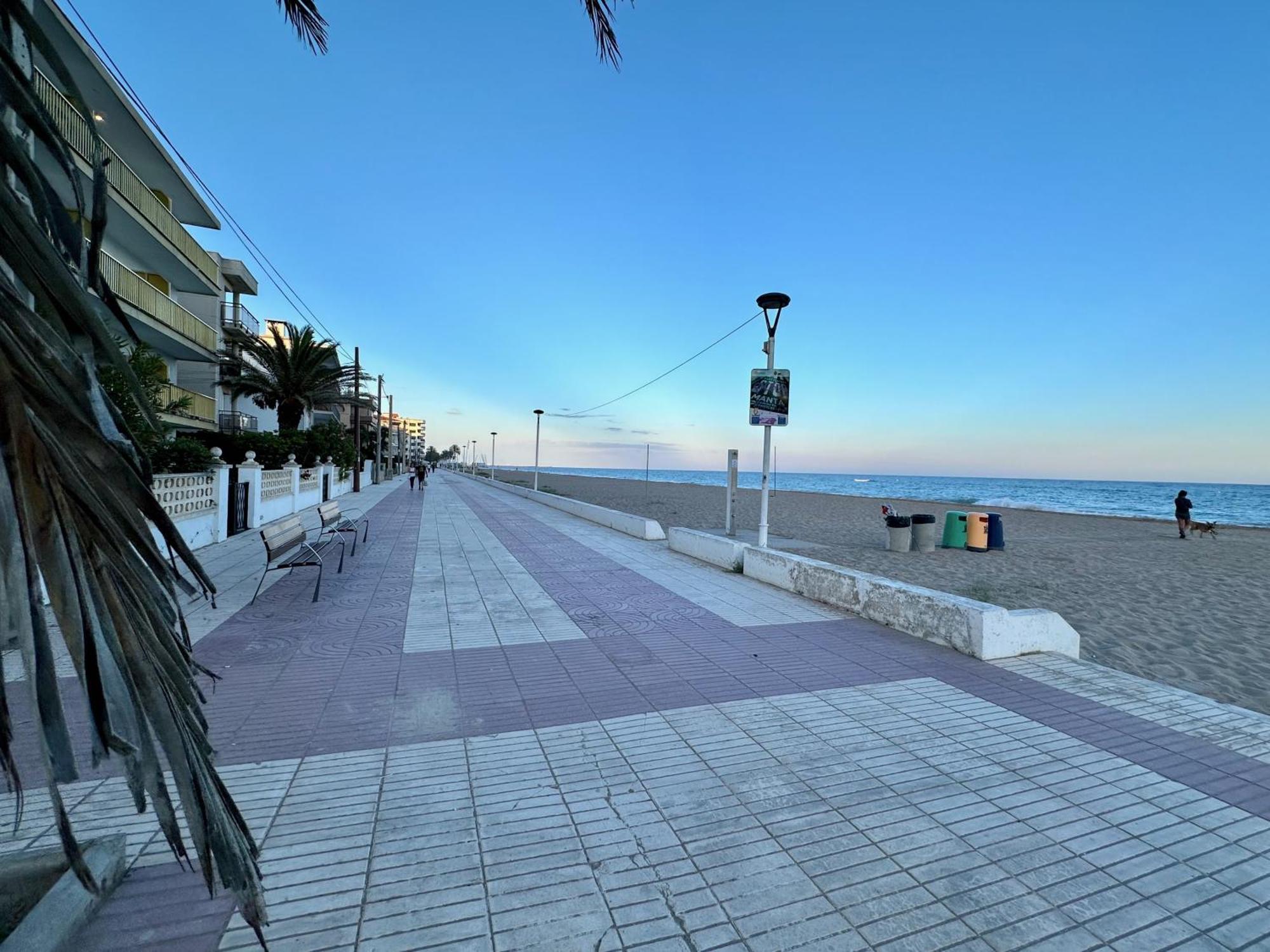 Sea Views Sanatori Beach, Barcelona Калафел Екстериор снимка